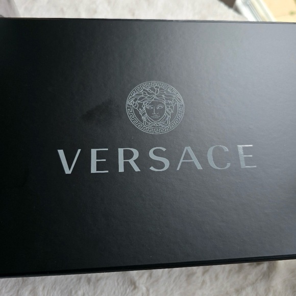 Versace Virtus Pink Calf
Leather Shoulder/Crossbody Bag - Picture 7 of 7